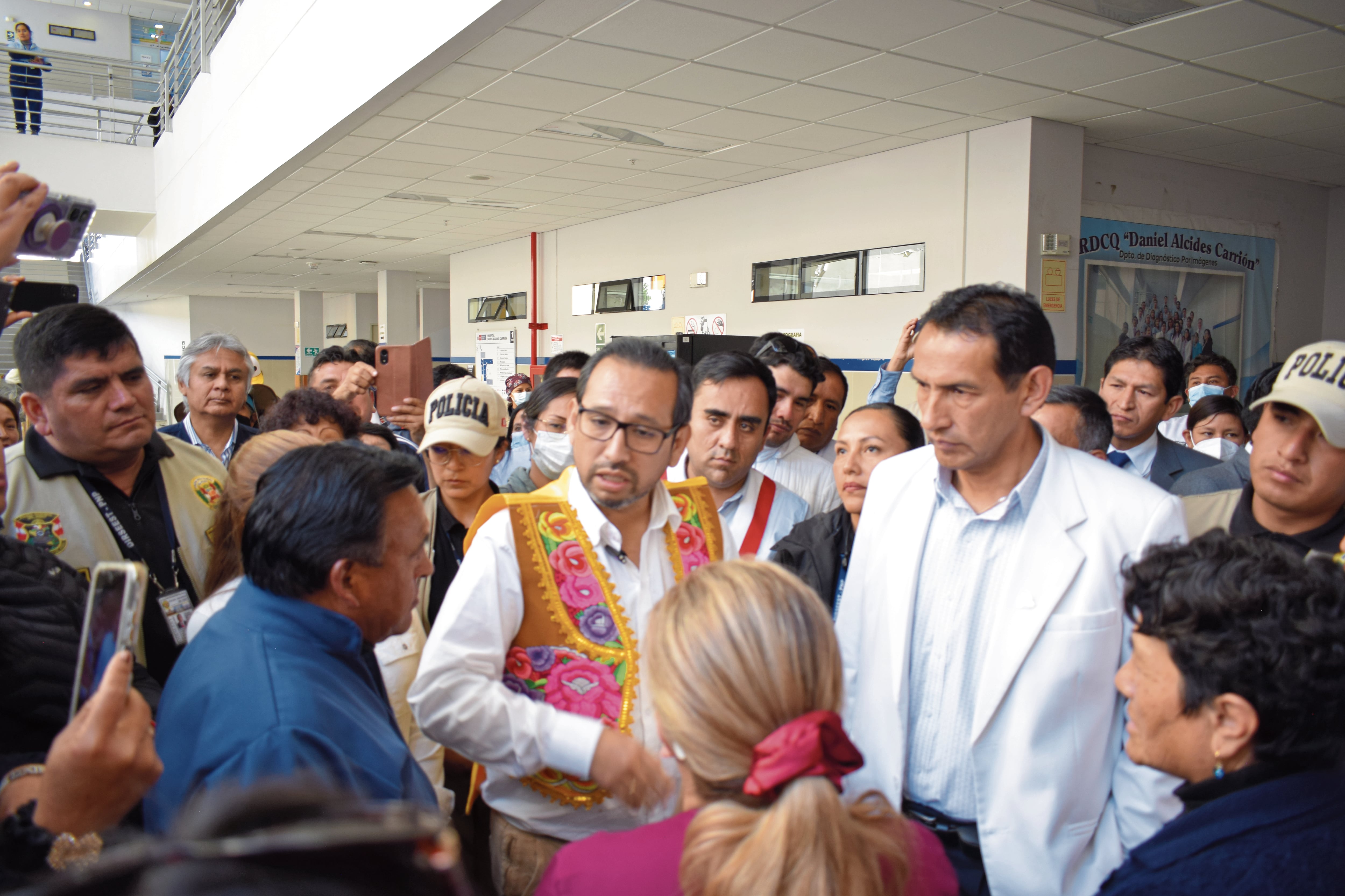 Ministro de Salud, Luis Dyer, visita hospitales