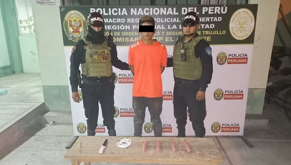 Según la PNP, ciudadano colombiano llevaba aparatos explosivos al interior de una caja. Además, se le incautó un cuchillo.