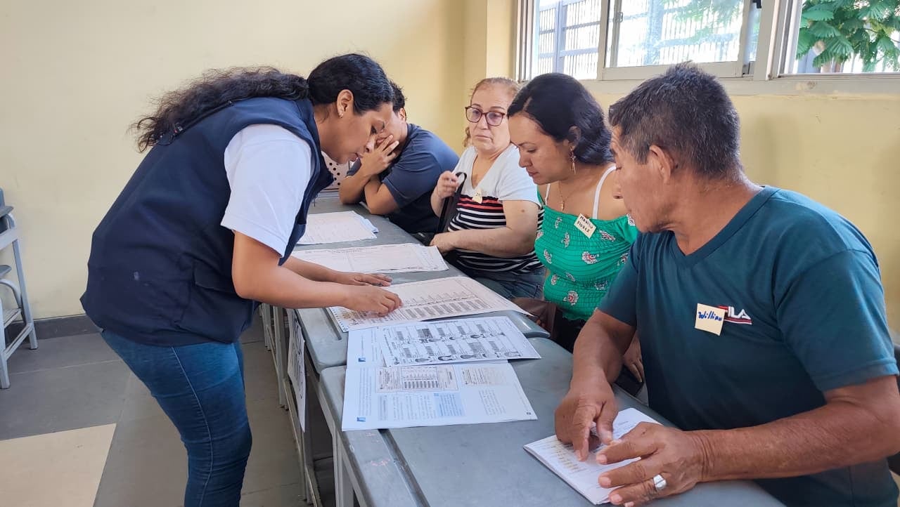 Capacitación a miembros de mesa.
