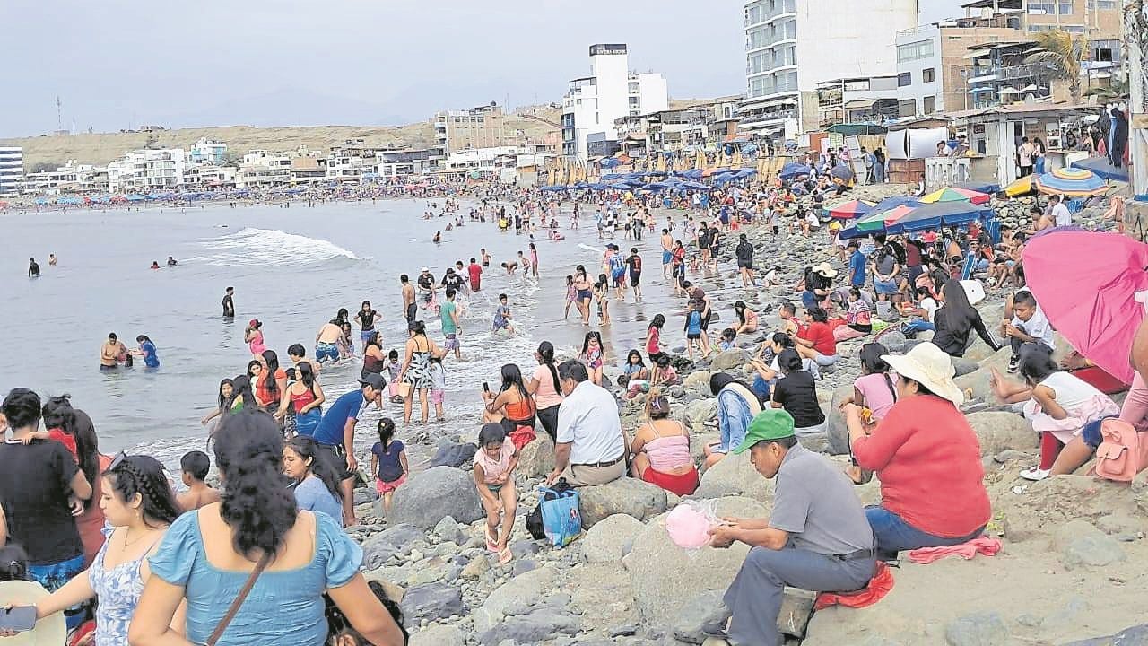 Digesa evaluó la calidad microbiológica, limpieza y servicios higiénicos de 23 balnearios de La Libertad y advirtió que 20 no pasaron la prueba. En Trujillo se inspeccionaron seis playas y todas salieron jaladas. Especialista pide que veraneantes tengan cuidado con posibles infecciones cutáneas y gastrointestinales. (Foto: Noticias Trujillo)