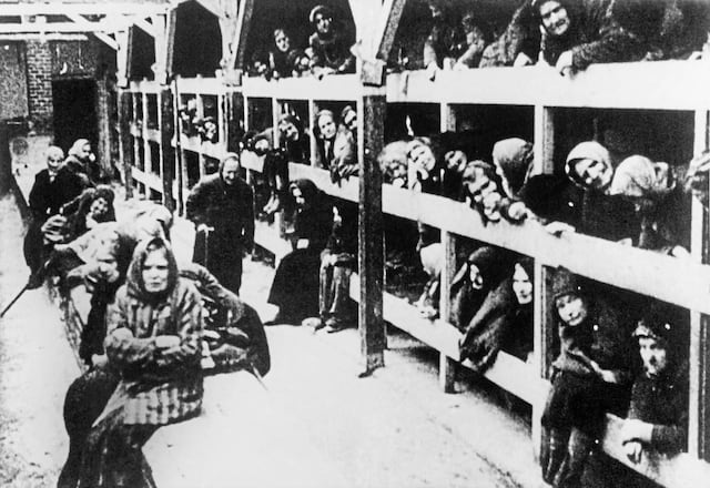 El Ejército Rojo liberó a unas 7600 personas en Auschwitz, pero ya más de un millón -sobre todo judíos- habían sido ejecutados. (Photo by AFP)