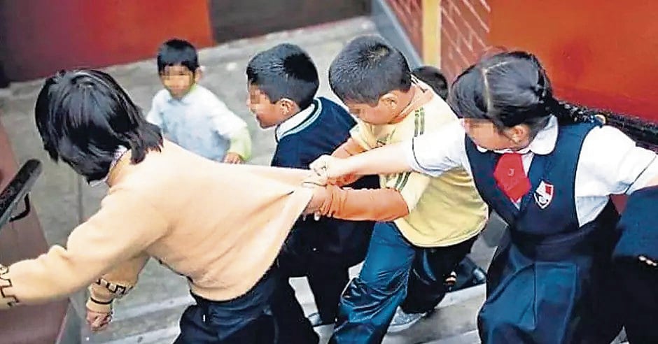 Gerente de Educación, Martín Camacho, confirma que 338 de estas denuncias corresponden a violencia física, 295 a violencia psicológica y 127 a violencia sexual. Más de un colegio emblemático de Trujillo fue escenario de estas agresiones. Dirigente de Sutep, Lourdes Vásquez, pide a Acuña envíe psicólogos a planteles.