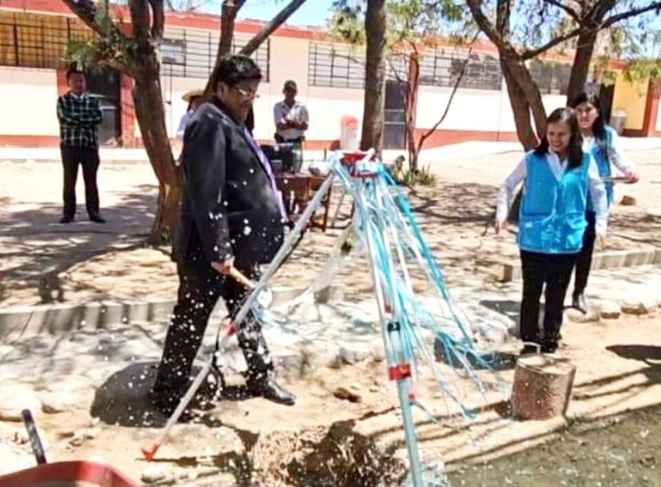 Primera piedra en el colegio Pedro Tordoya. (Foto: Difusión)