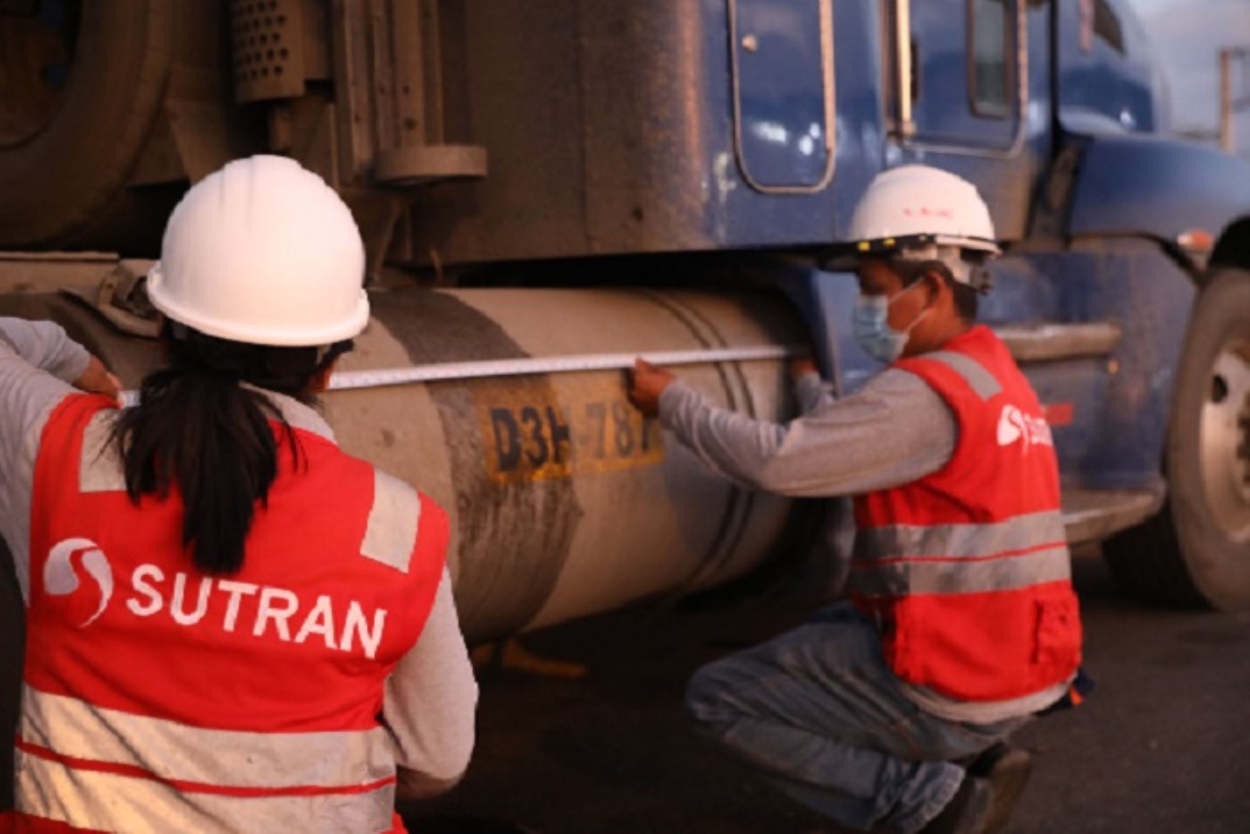 En el operativo se detectó que tres camiones que venían del vecino país presentaban modificaciones en sus tanques de combustible