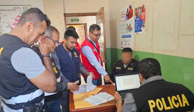 El juez dispuso que sean investigados en prisión, debido a que solicitaron y recibieron S/1,400 para liberar a un joven acusado falsamente de portar un celular robado