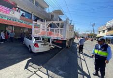 Arequipa: Camión de carga pesada choca a seis vehículos en Socabaya (VIDEO)