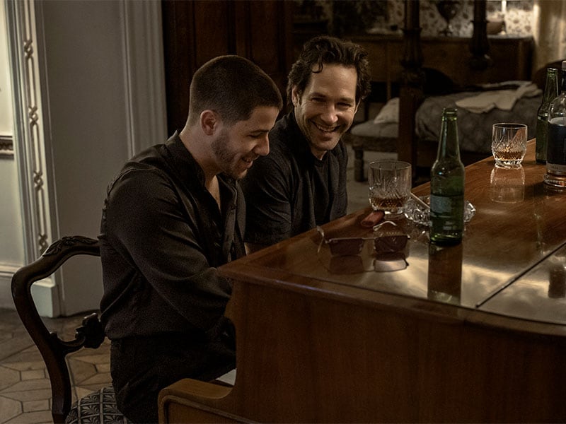 El director John Carney regresa a la pantalla grande con “Letras Robadas”, una película protagonizada por Paul Rudd y Nick Jonas que explora los sueños frustrados, la redención y el poder de la música. El filme llegará a los cines este 2 de julio.