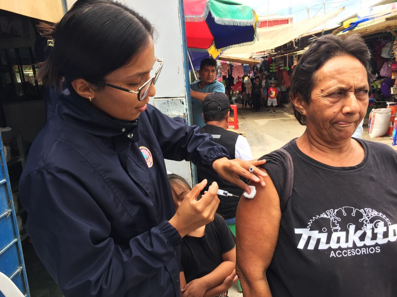 Campaña masiva de vacunación en Paita contra enfermedades respiratorias