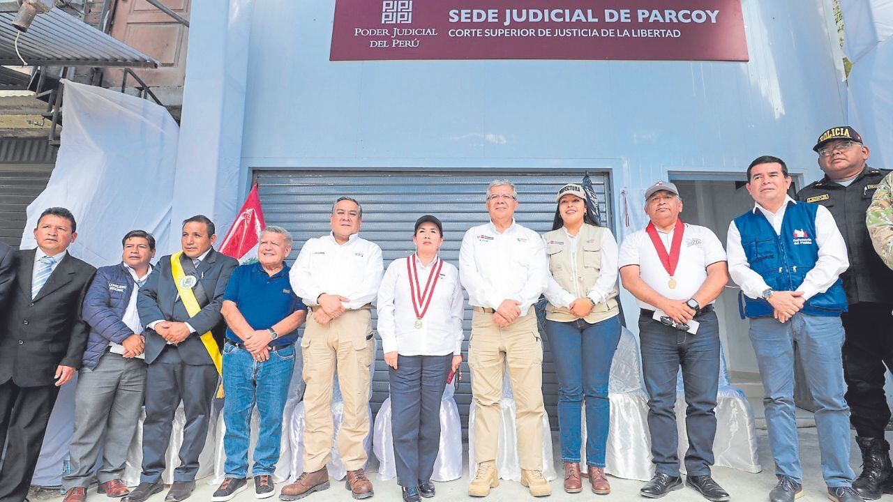 Premier Gustavo Adrianzén, ministro de Defensa, Walter Astudillo, y gobernador César Acuña inauguraron juzgado en Pataz.