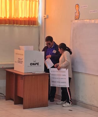 Elector invidente vota en Arequipa, pero advierte fallas en cartilla braille (Foto: Omar Cruz/@photo.gec)