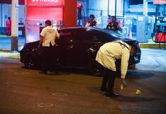 Sicarios asesinan a dos hombres a balazos en un auto en La Victoria