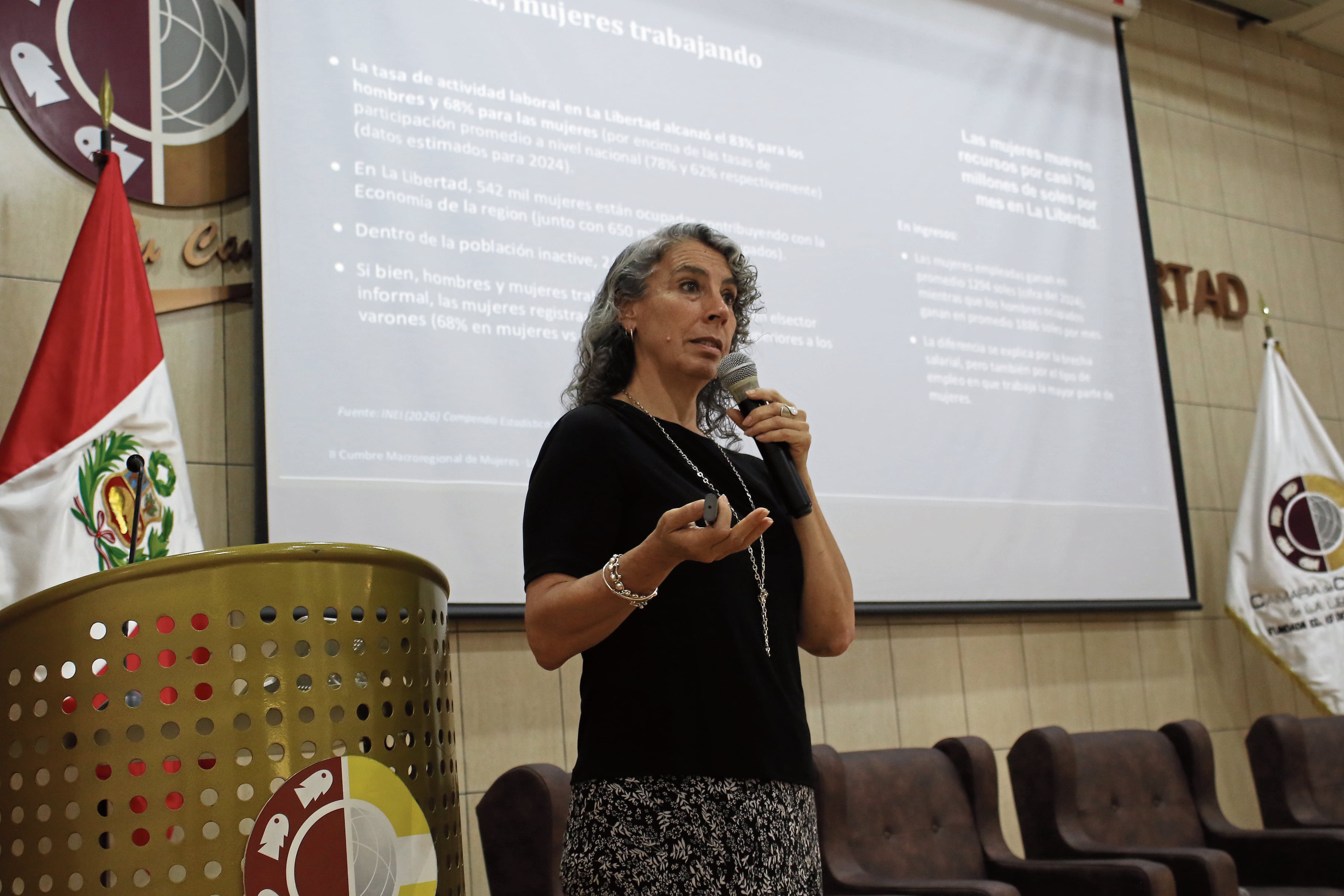 Trujillo fue sede de la II Cumbre Macrorregional de Mujeres Empresarias y Líderes del Norte. Durante el evento se analizaron las brechas que todavía existen entre el sexo femenino y el masculino en un país donde la mayoría de decisiones son tomadas por varones. “Necesitamos cambiar”, dijo la exministra Carolina Trivelli.