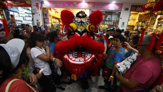 Año Nuevo Chino 2024: La llegada del dragón en la calle Capón en imágenes