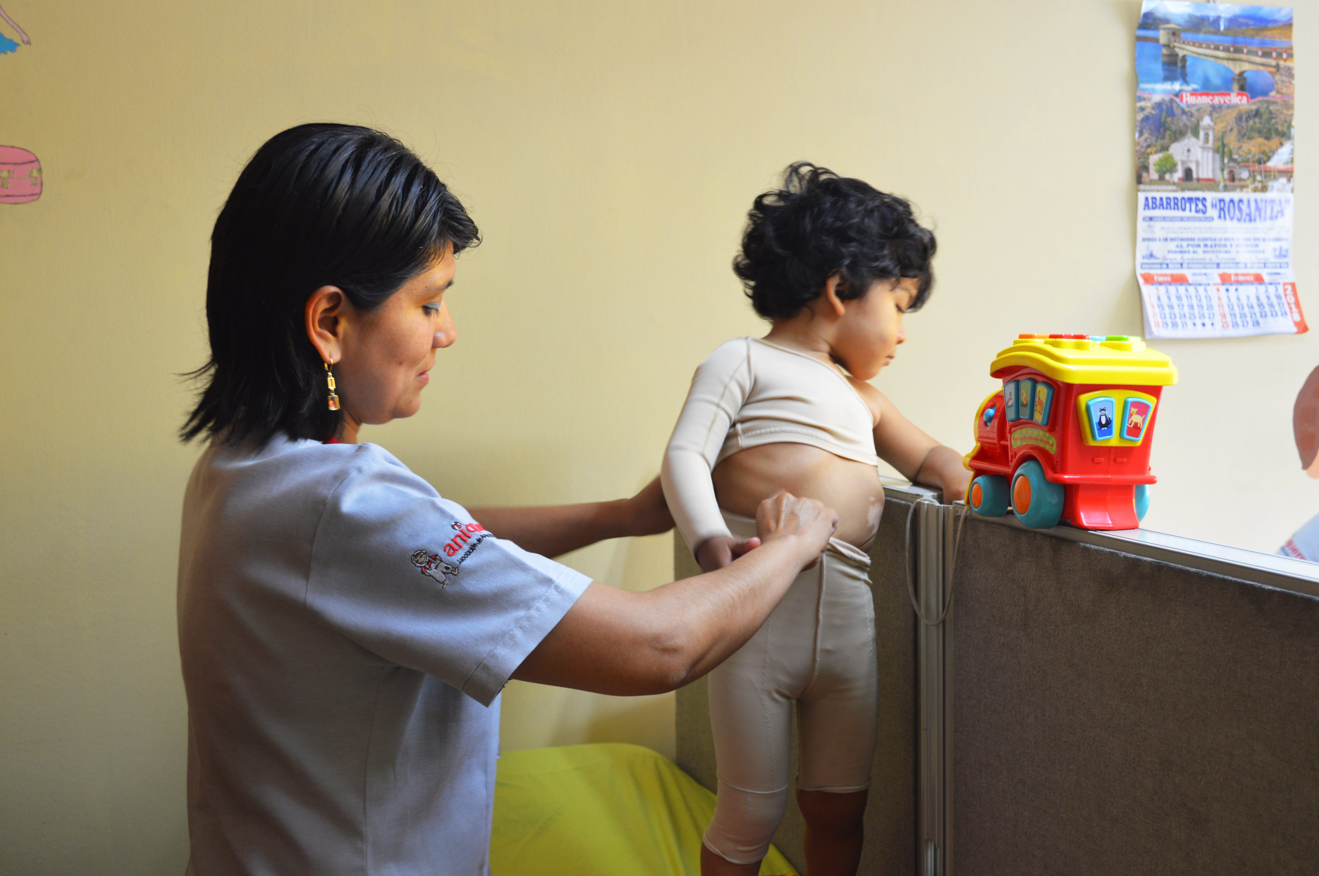 Taller de presoterapia para niño por parte de Aniquem.