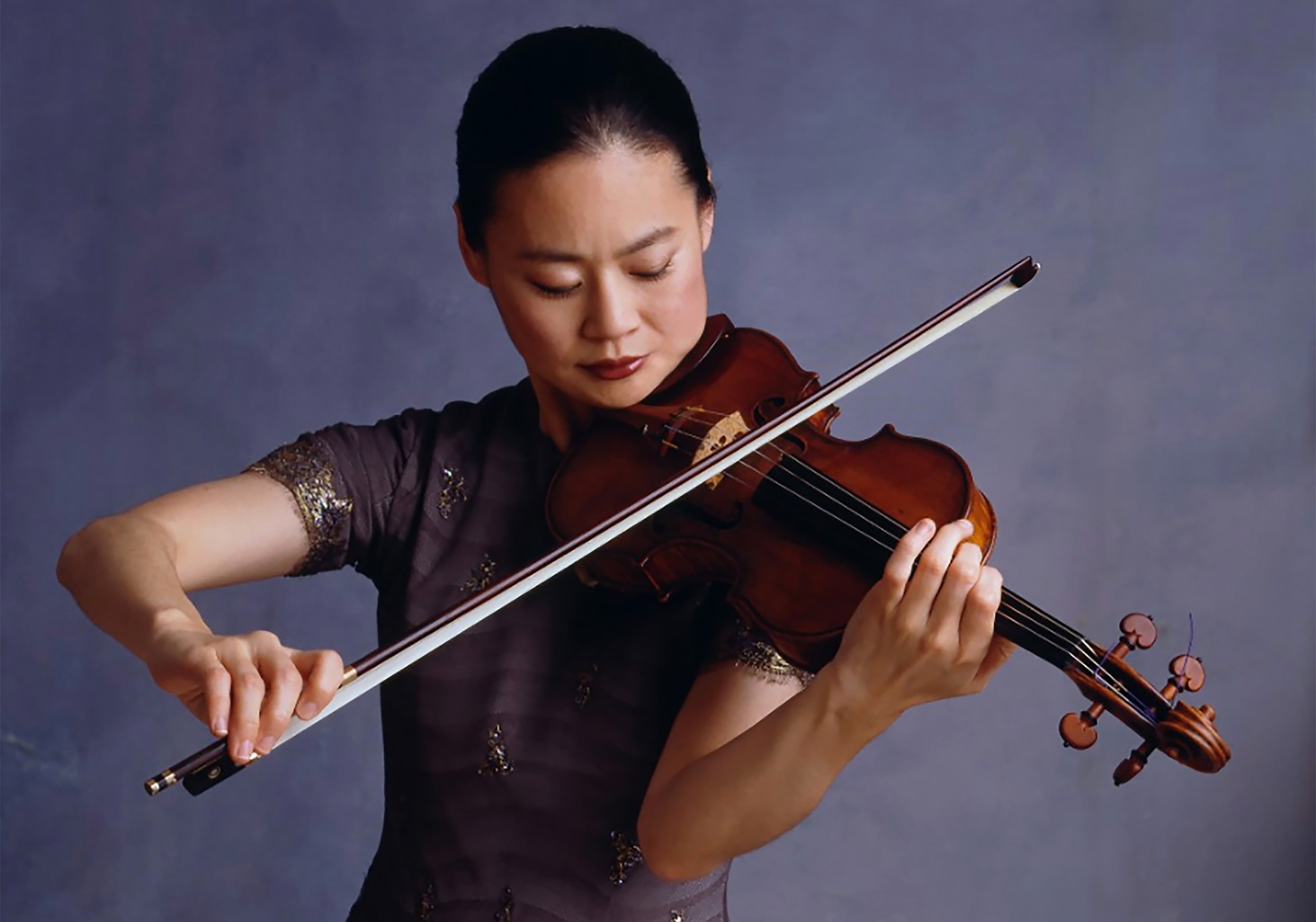 Midori será la protagonista del Concierto para violín y orquesta de Piotr Ilich Tchaikovsky, una de las obras más desafiantes del repertorio romántico.
