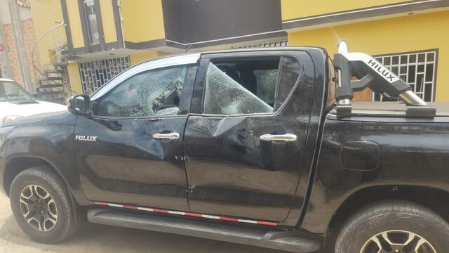 Excandidato distrital en Arequipa es captado destruyendo dos vehículos en la provincia de Camaná