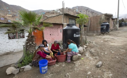 Según Observatorio Económico, Financiero y Social de la Universidad de Lima los ingresos monetarios no evitan la carencia servicios básicos como los de salud, educación, vivienda, agua potable, saneamiento y conectividad