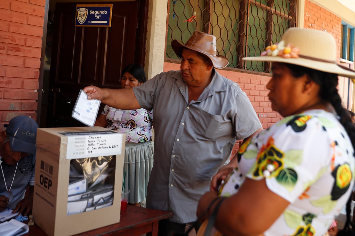 El proceso electoral para elegir presidente, vicepresidente y legisladores del periodo 2025-2030 concluyó este domingo a las 16:00 hora local, con el inicio del conteo en varias regiones. (Foto de Rodrigo Sura / EFE)