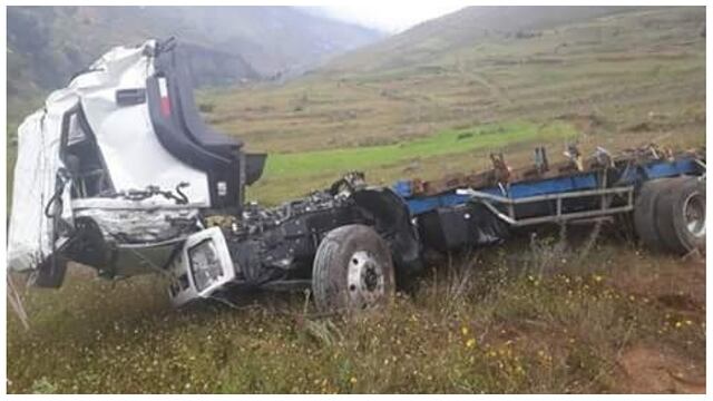 ​Vuelca camión en la vía Tapo - Tarma y dos personas mueren