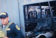 Independencia: Al menos 14 unidades de transporte quemadas tras incendio en cochera