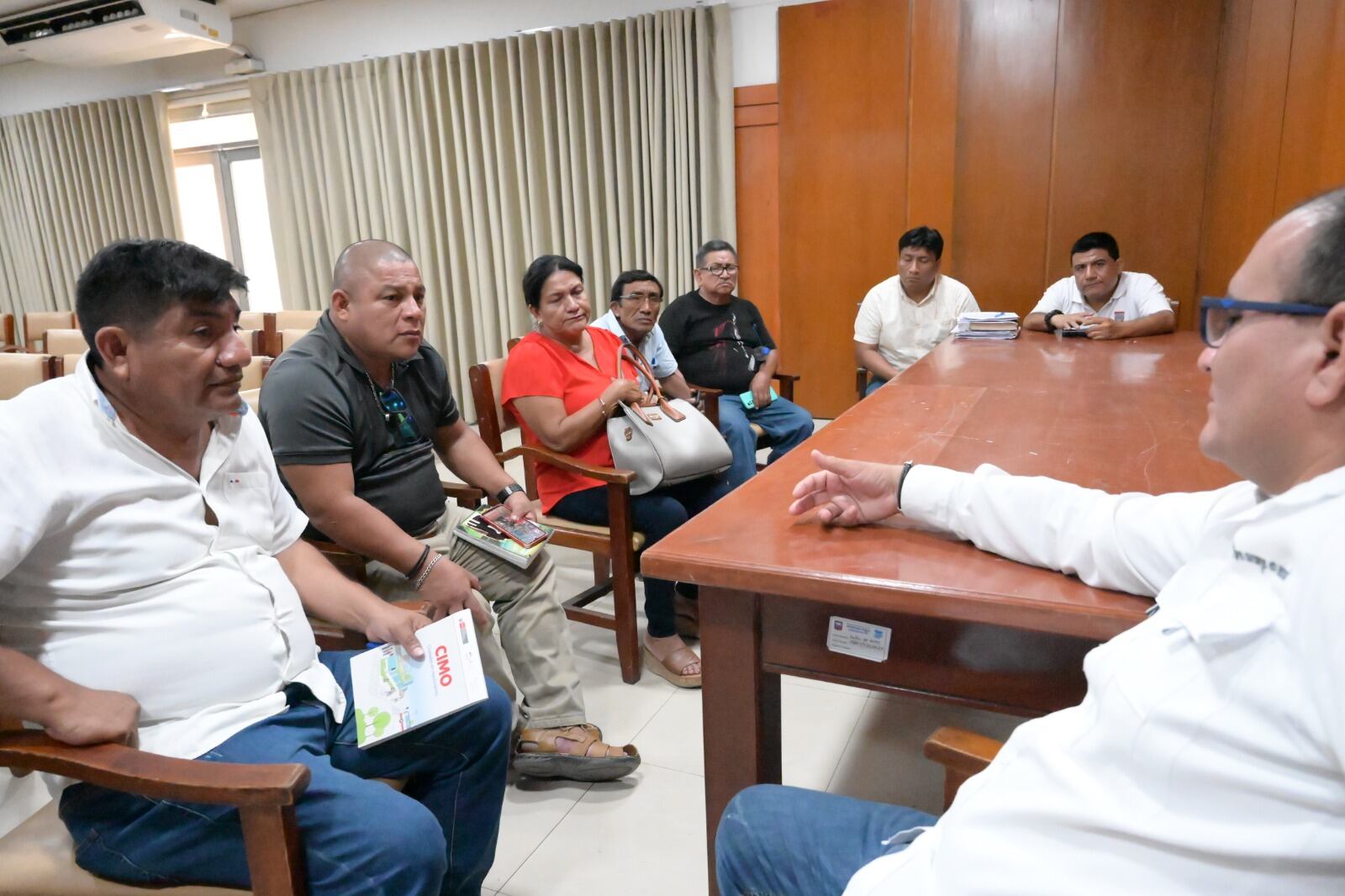 La autoridad edil se reunió con el Sindicato de Taxistas de la región con el fin de tomar acciones contra la informalidad y competencia desleal en el sector transporte.