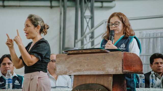 Huánuco: resalta presencia de comunicador de lenguaje de señas en audiencia pública