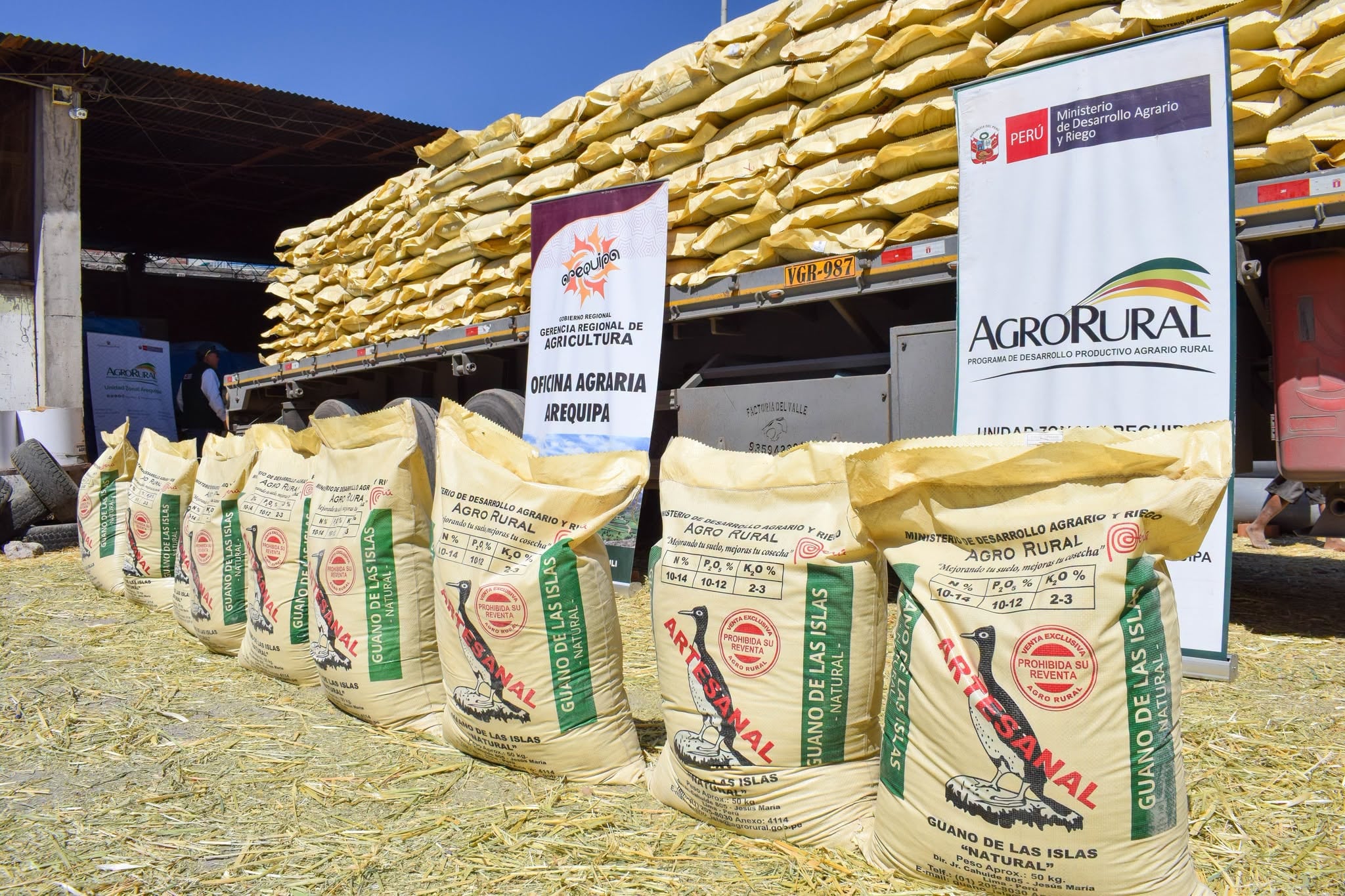 Distribuyen 120 toneladas de guano de islas en la región Arequipa