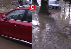 Fuerte aluvión arrastra vehículos en un exclusivo sector de Santiago de Chile