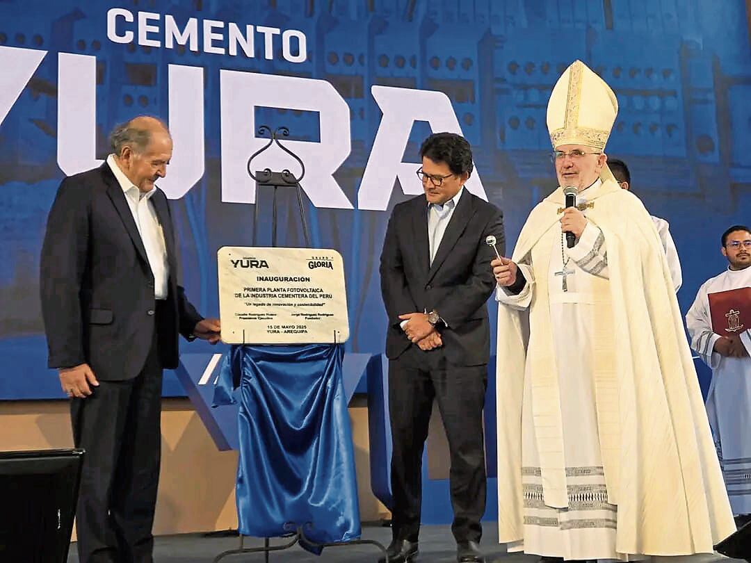 Autoridades de la región Arequipa en inauguración. Foto: GEC