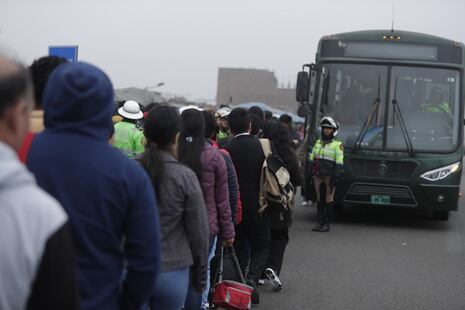 Transportistas anuncian paro nacional indefinido desde el 12 de marzo por alza de combustibles