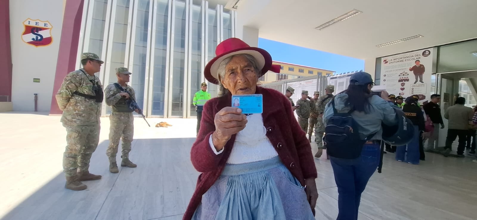 Anciana de 91 años, 10 hijos, 25 nietos y 10 bisnietos acude a votar