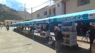 Feria del Libro de Huancavelica inicia deslucida y dos días después de que fuera anunciada