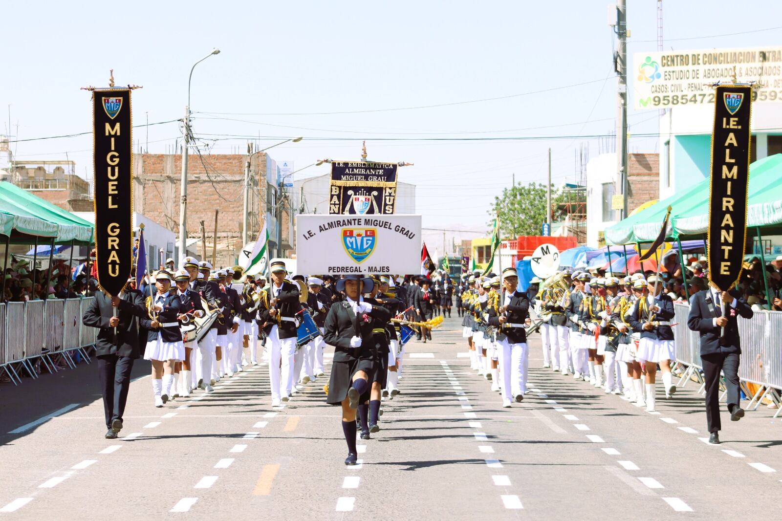 Alumnos marcharon en Desfile Campeón de Campeones. Foto: GEC.