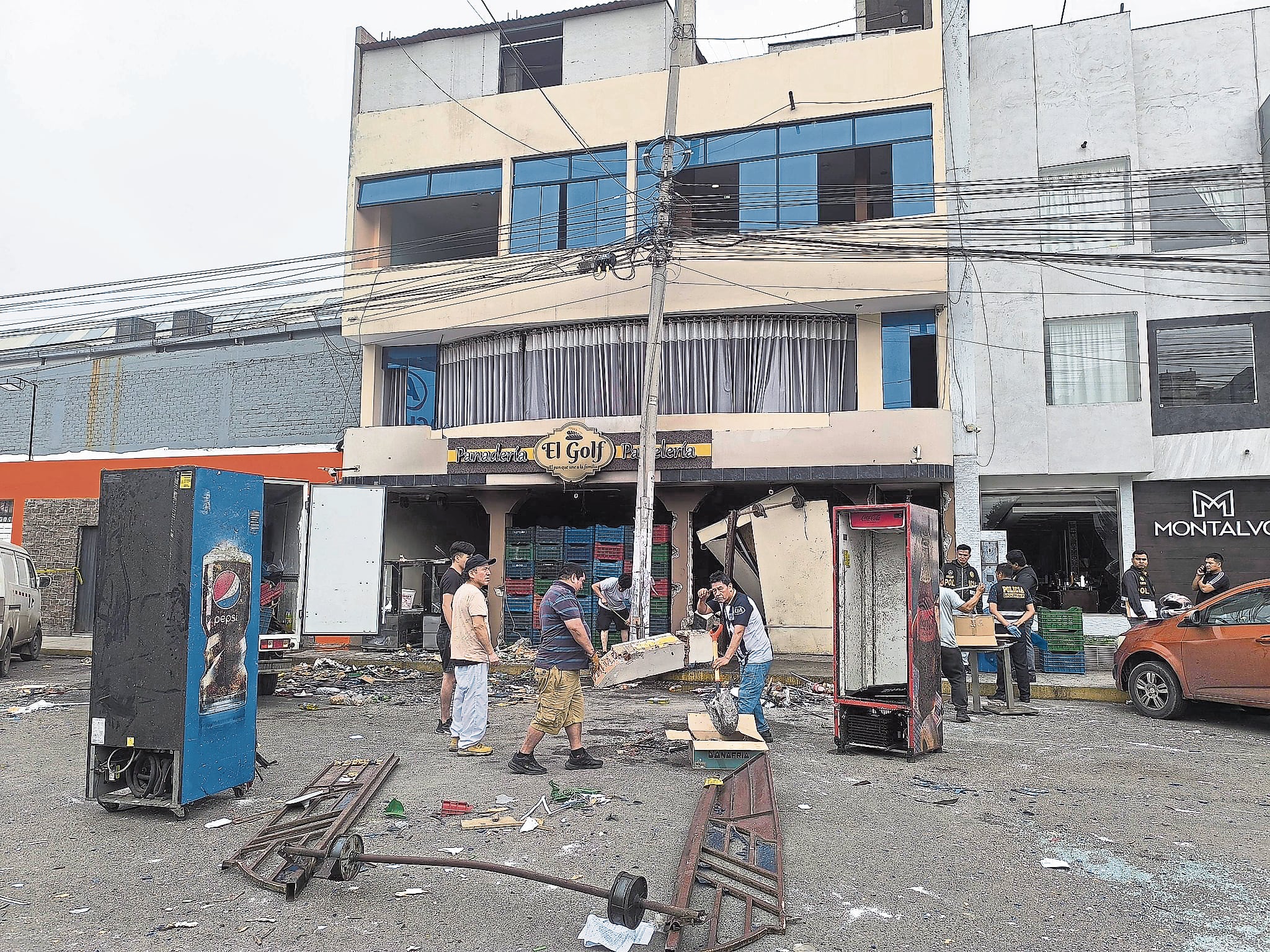 Esa es la conclusión a la que arribaron autoridades y ciudadanos tras los últimos atentados con dinamita, perpetrados de forma simultánea, a dos sedes de la licorería Tabaco y Ron. Coinciden en que se está invirtiendo en la Policía sin “planificación” y no se enfrenta a la corrupción dentro de la institución.