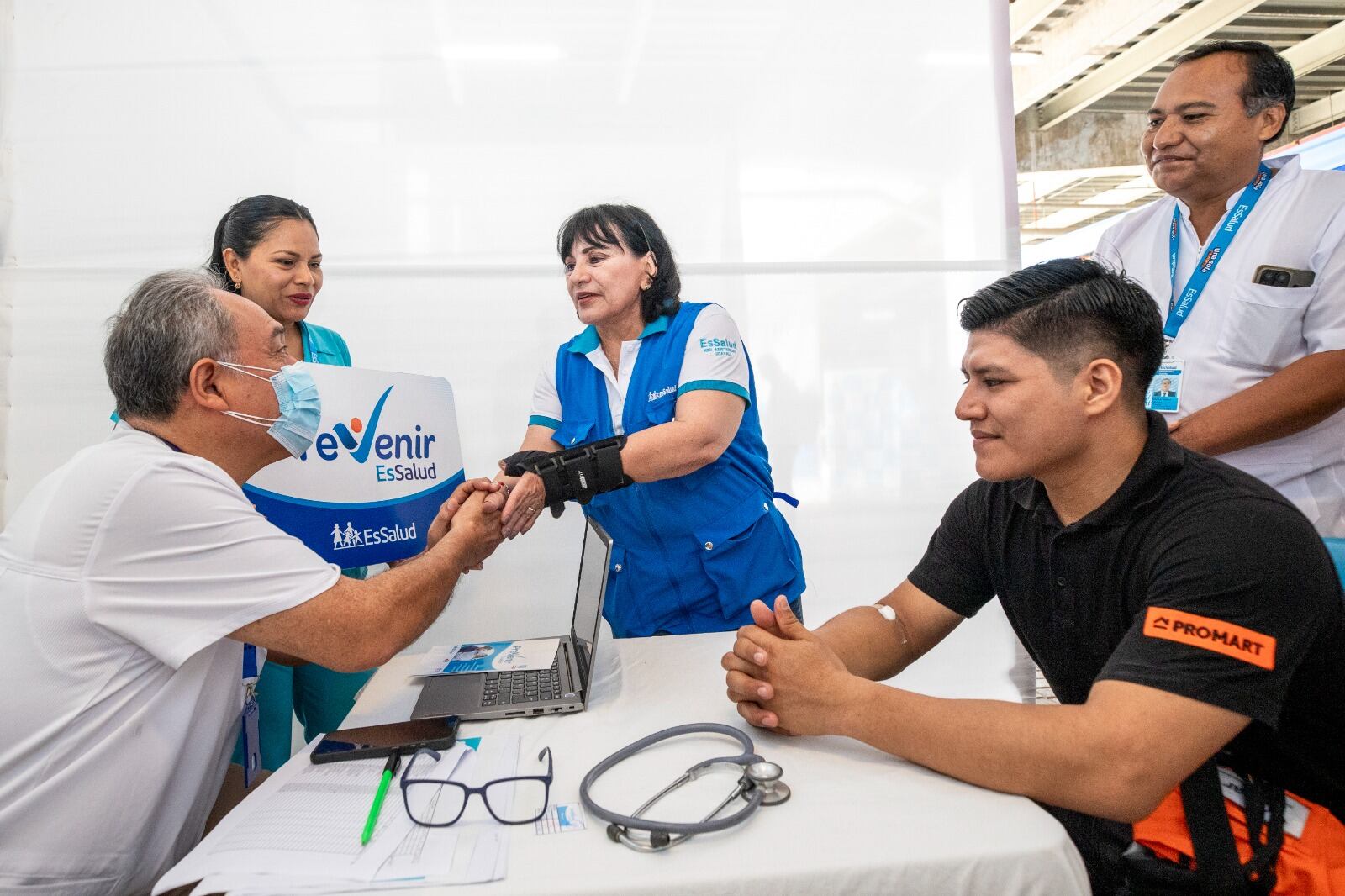 EsSalud y su programa de salud preventiva.