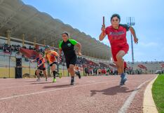 Atletas celebran la inauguración del moderno Estadio Félix Castillo Tardío en Chincha