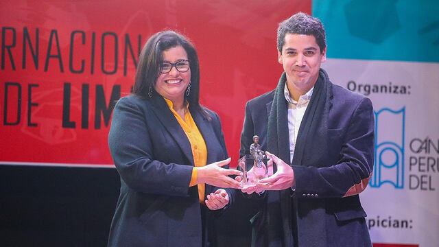 Primera Dama entregó premio de literatura infantil en FIL