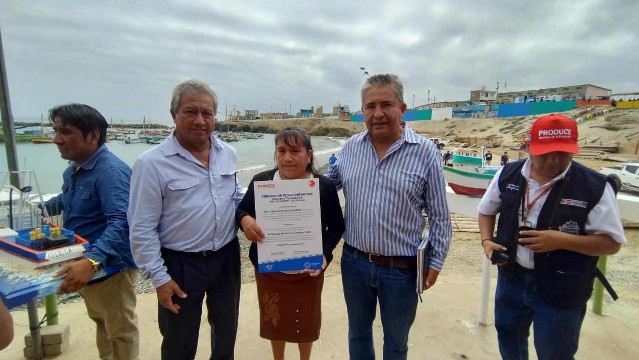 Entregan autorizaciones definitivas de pesca artesanal en La Islilla y La Tortuga