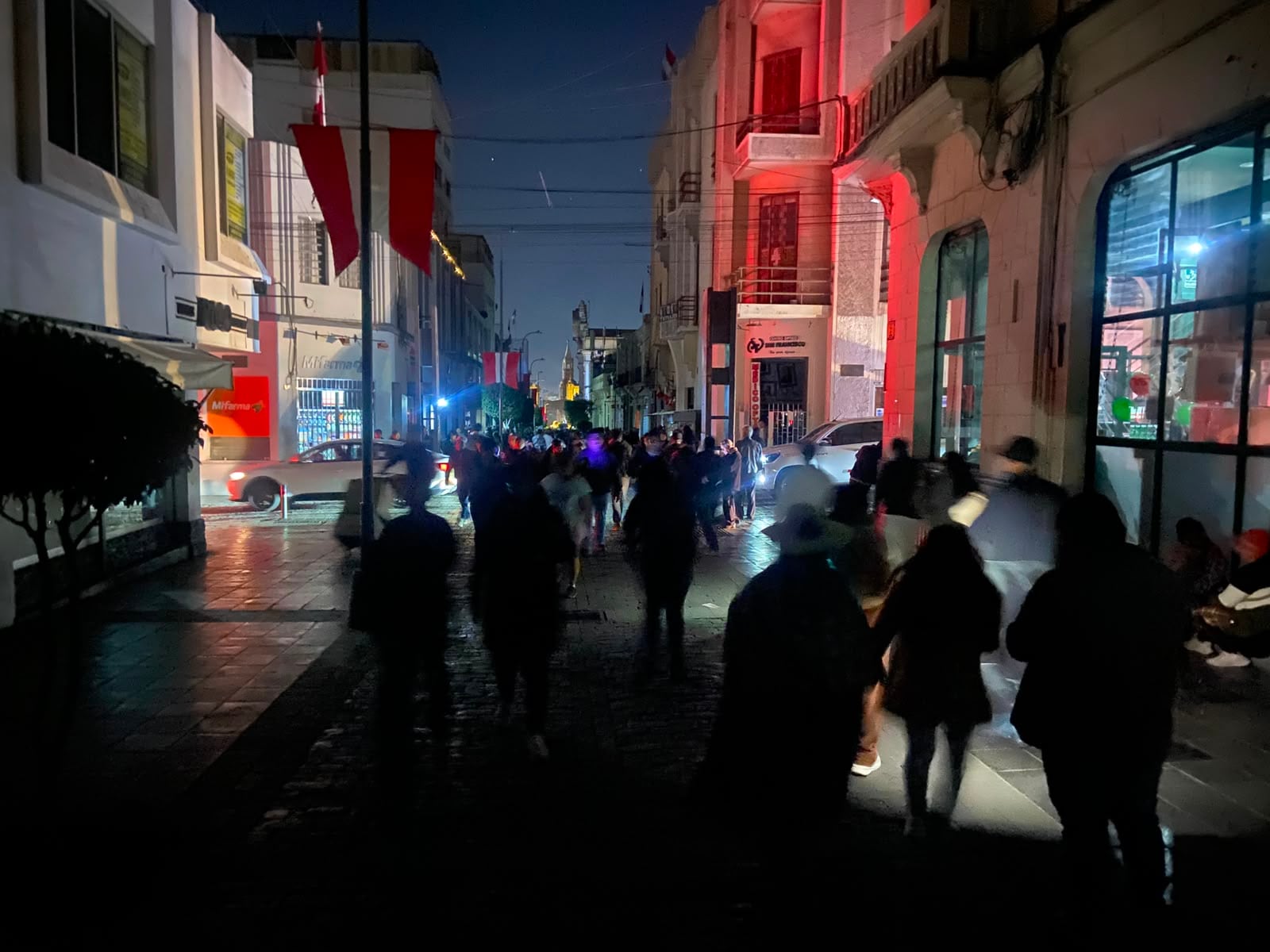 Los distritos afectados son Cayma, Miraflores, Alto Selva Alegre, Arequipa, Cerro Colorado, Yura y Yanahuara, donde miles de usuarios quedaron sin suministro eléctrico.