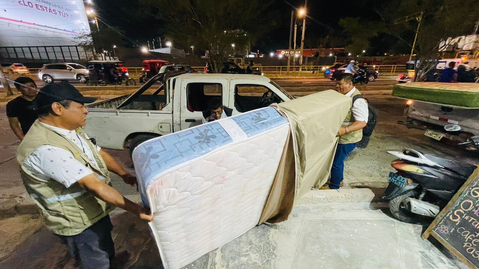 Decomisan colchones sucios en hoteles de Piura