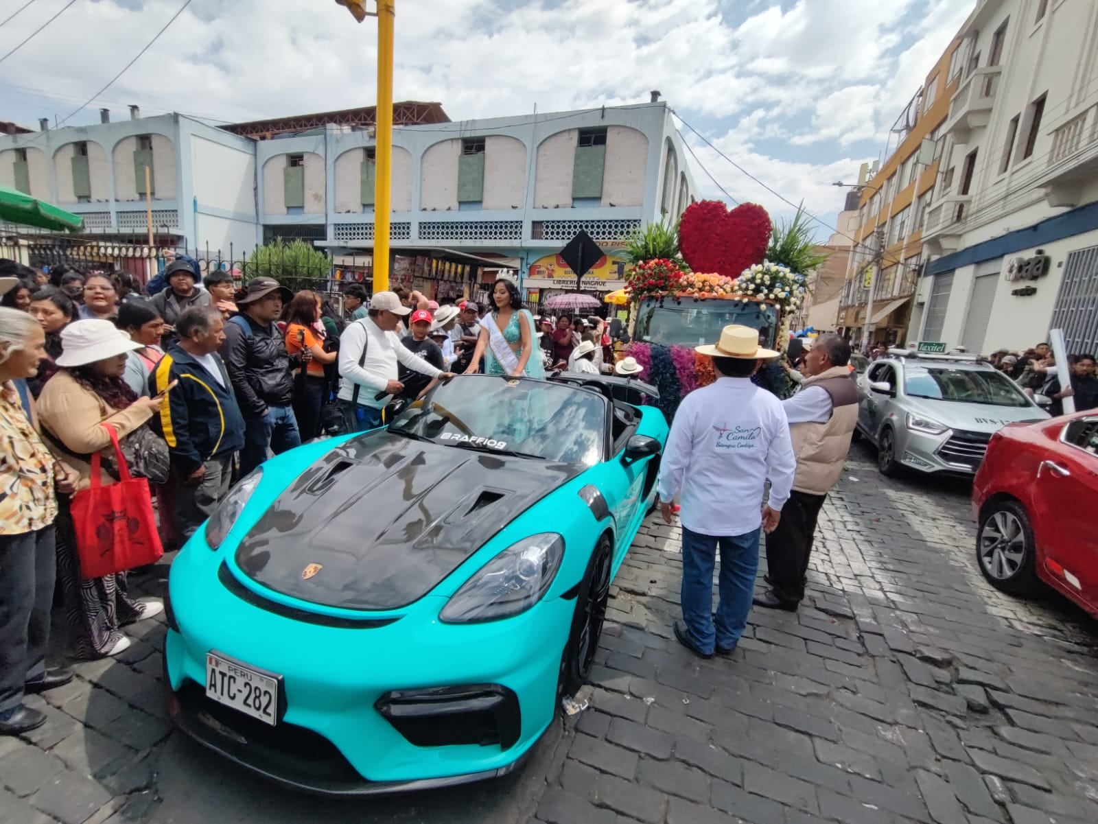 Cororido pasacalle por aniversario de mercado San Camilo. Foto: Jeamilett Chirinos.