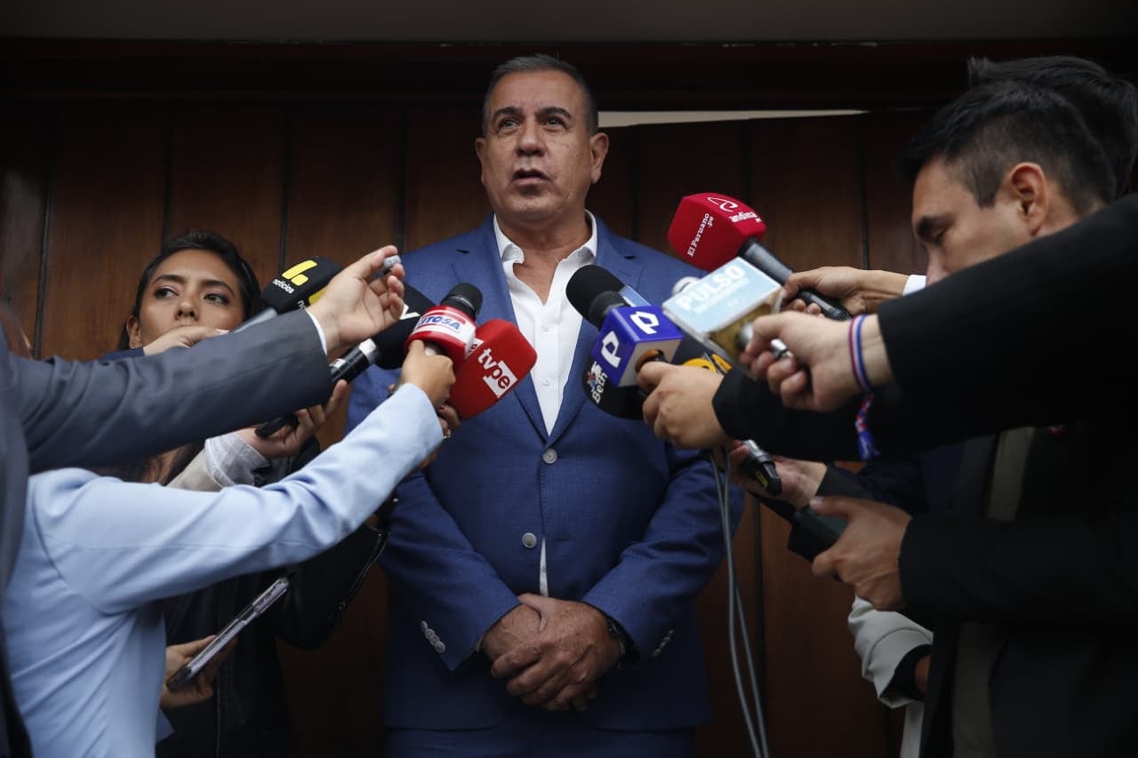 El excandidato presidencial afirmó que el encuentro permitió dialogar sobre los retos del país, rechazó imponer condiciones para el diálogo político y reiteró sus propuestas en materia de seguridad ciudadana.