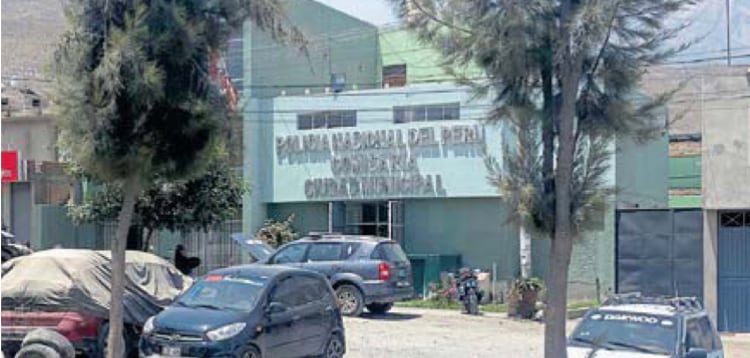 Policías de la comisaría de Ciudad Municipal. (Foto: GEC)