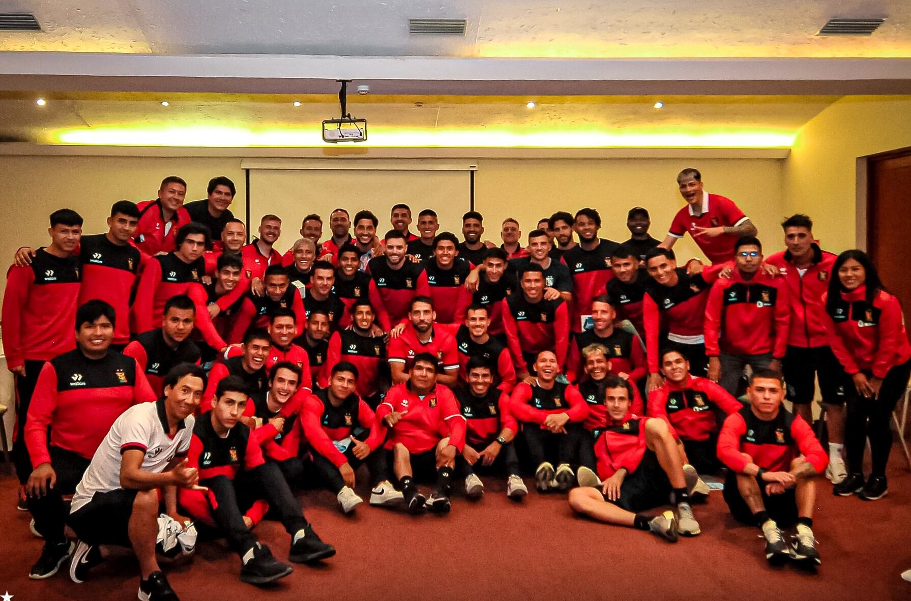 Plantel de jugadores del FBC Melgar 2024. Foto: FBC Melgar.