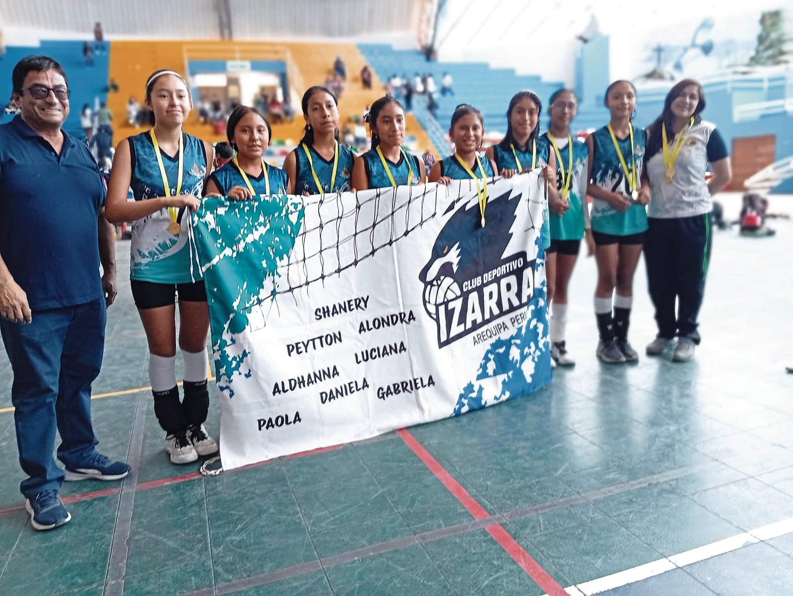 Deportistas del Club Izarra Sub-12, en José Luis Bustamante y Rivero.