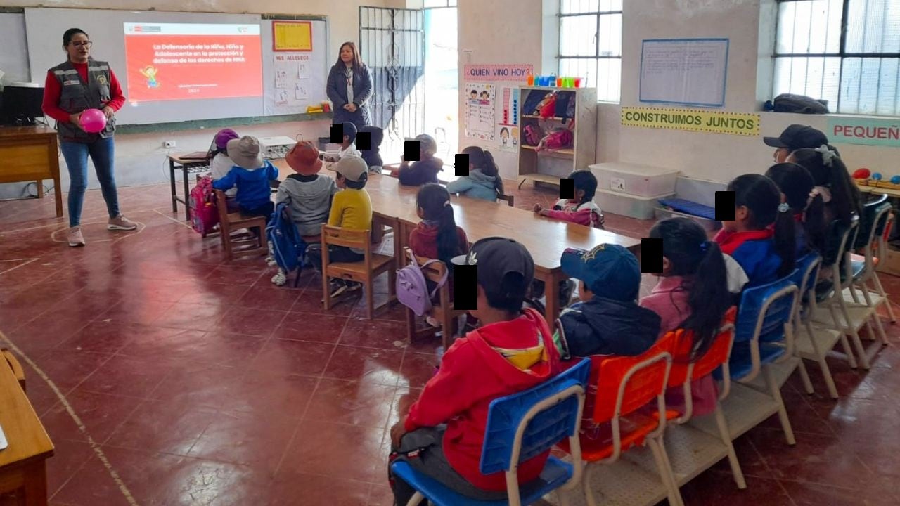 A estudiantes de inicial y primaria de la institución educativa Nº 80653 “Cruzpampa”.