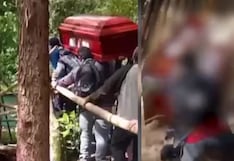 Jaén: deudos caen al río con ataúd tras colapso de puente en sepelio