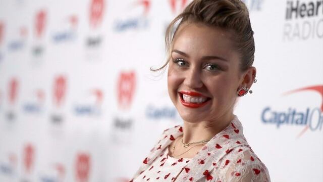 Miley Cyrus publica fotografía en Día de Acción de Gracias y desata rumores de embarazo 