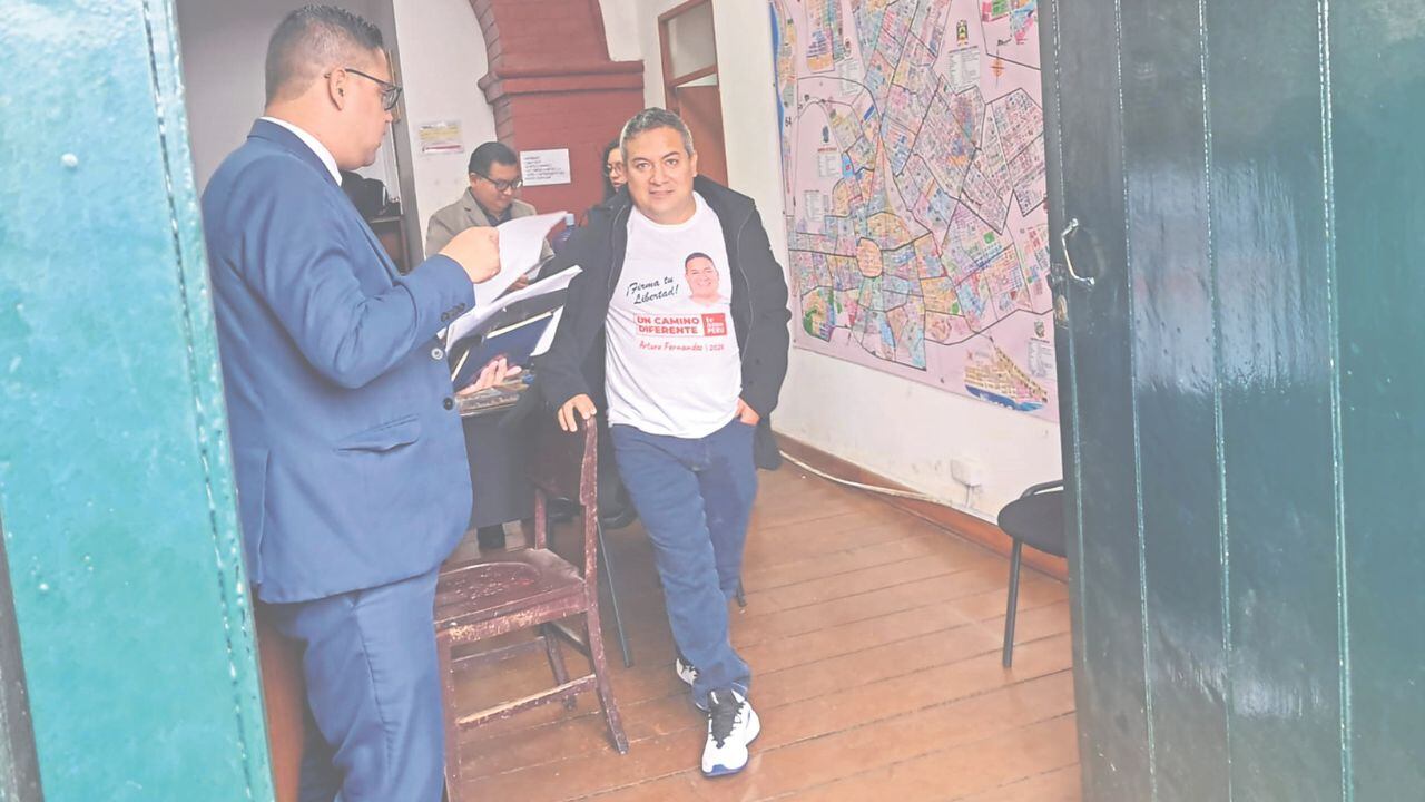 El magistrado Jorge Quispe lo acusó de estar detrás de las personas que fueron hasta su casa para gritar e insultarlo, pero exalcalde lo negó.