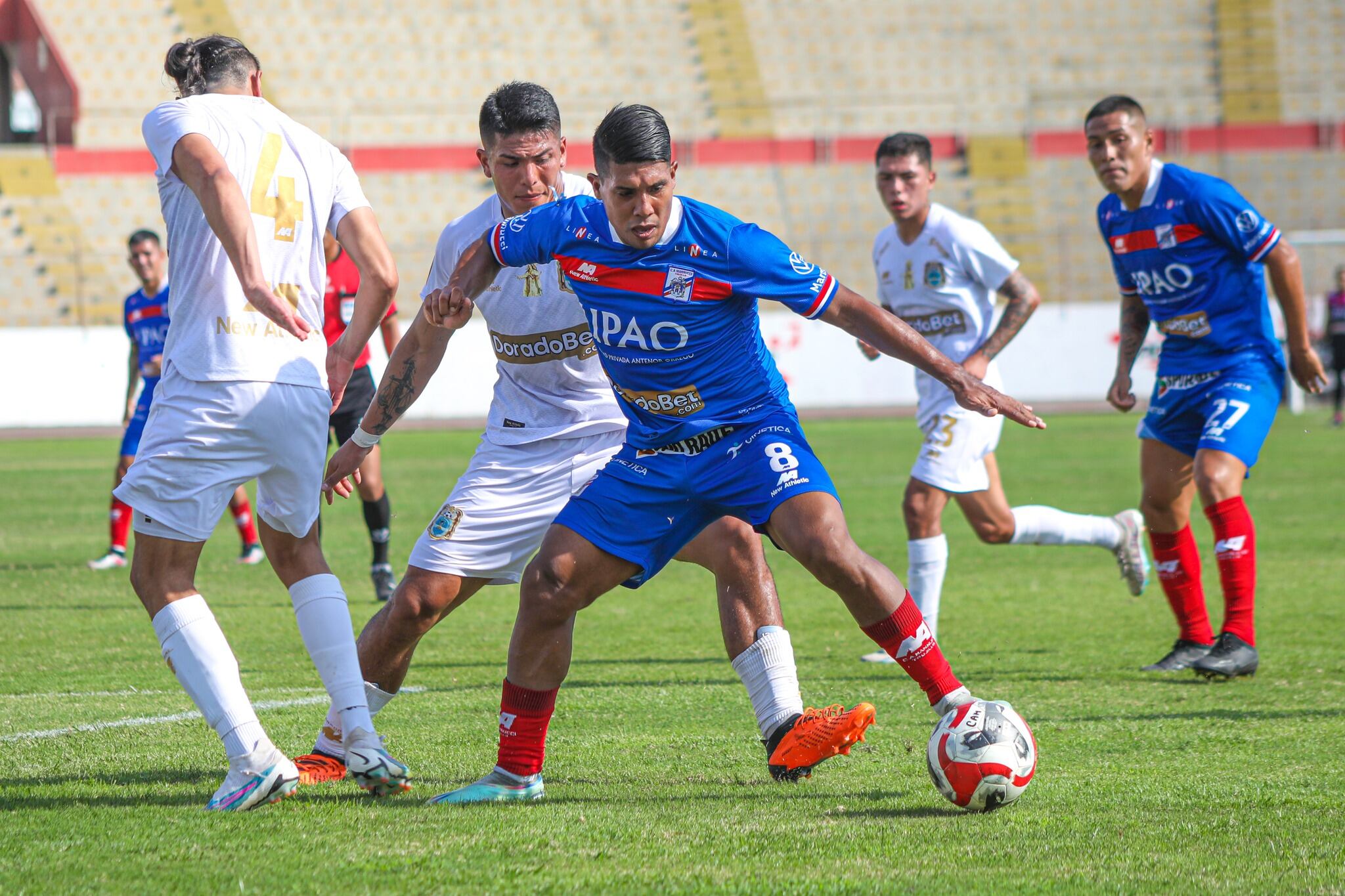 Raziel García le puso fútbol al mediocampo tricolor. (Foto: CAM)